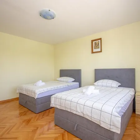 Apartment Pajdo *